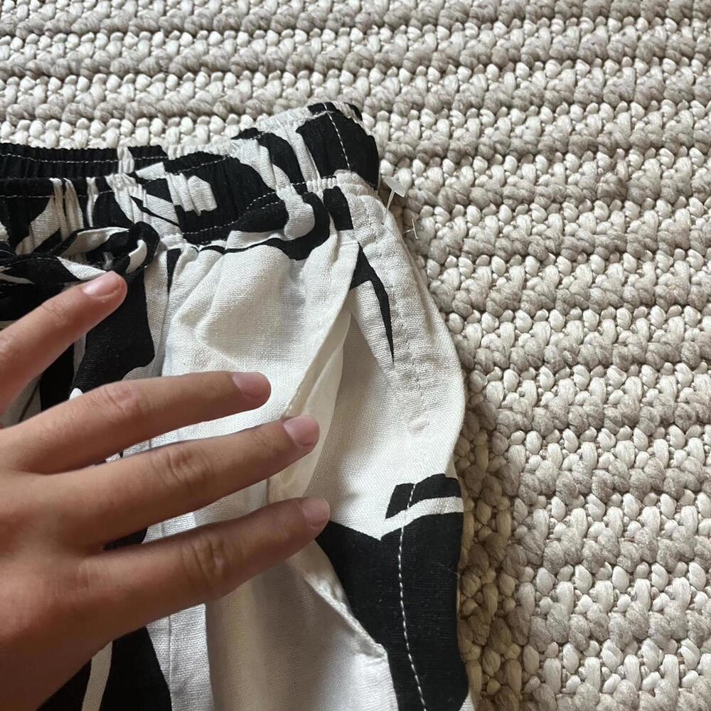 Topshop Linen Pants in Mono Floral - Picture 5 of 5